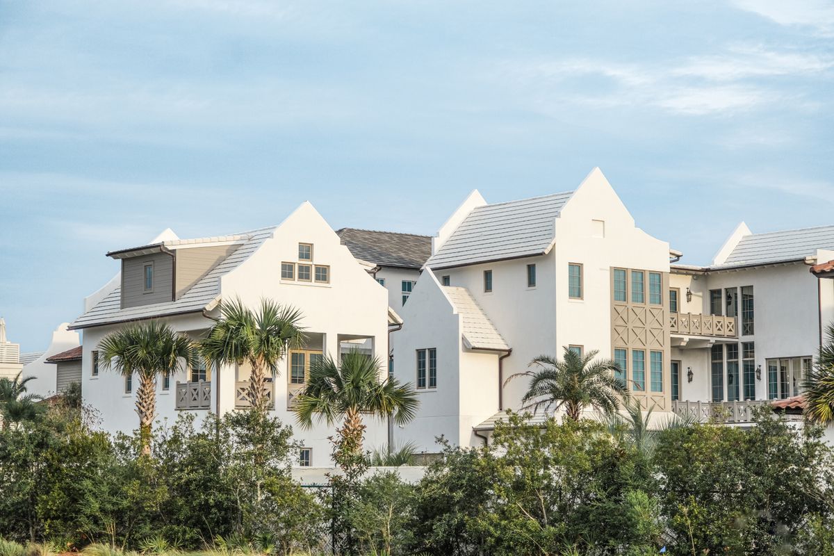 Bienes raices en Pinecrest: comprar, vender e invertir